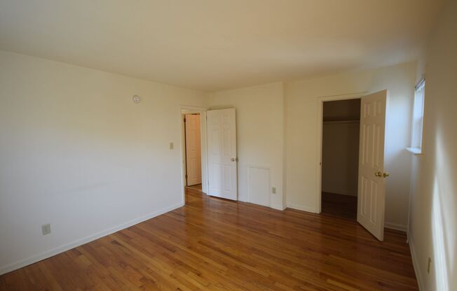 2 beds, 1 bath, 874 sqft, $1,445, Unit L-34