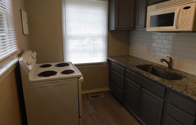 3 beds, 2 baths, $995