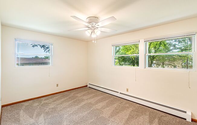 2 beds, 1 bath, 875 sqft, $1,595, Unit 34B
