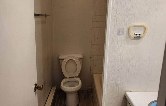 Studio, 1 bath, 1 sqft, $725, Unit Apt 8