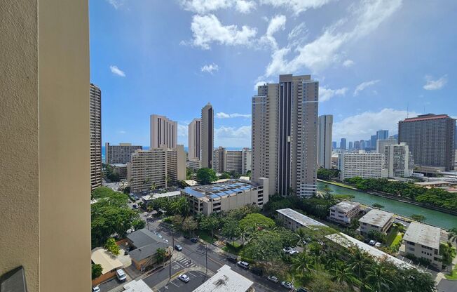 1 bed, 1 bath, $2,700, Unit UNIT 2002