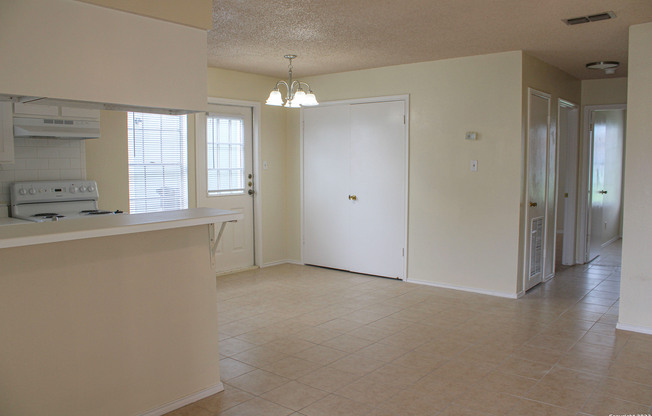 812 W OLMOS DR