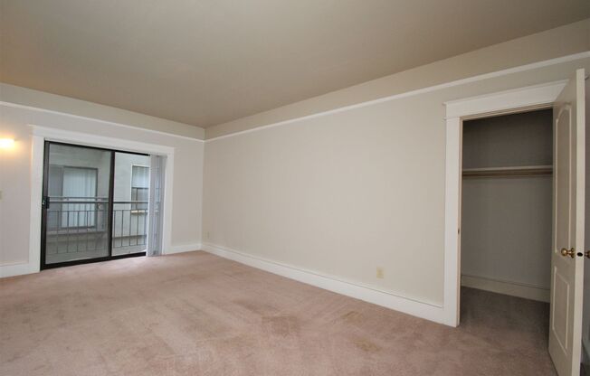 Studio, 1 bath, 423 sqft, $1,150, Unit 116
