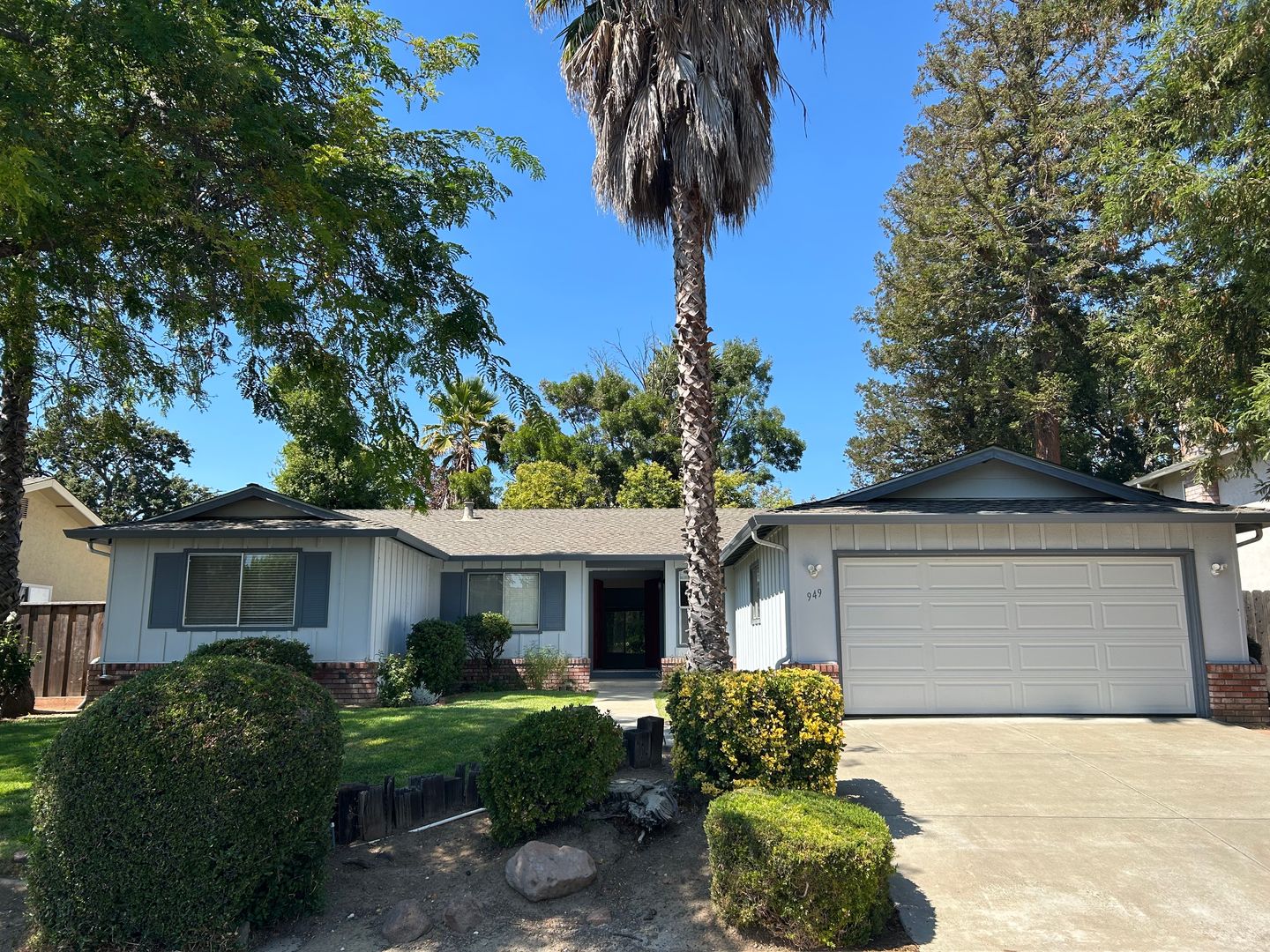 Updated 4-Bedroom Single-Story Home in Concord – Vaulted Ceilings, Spacious Backyard!