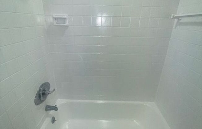 Studio, 1 bath, $995, Unit Apt #10