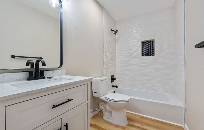 3 beds, 1 bath, 864 sqft, $1,625, Unit #43