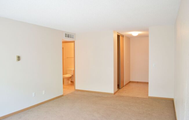 2 beds, 2 baths, 1,050 sqft, $1,674, Unit 317