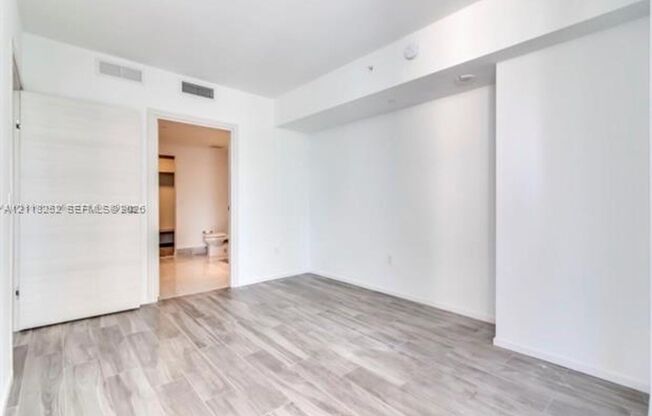 1 bed, 2 baths, $4,250, Unit # 4406