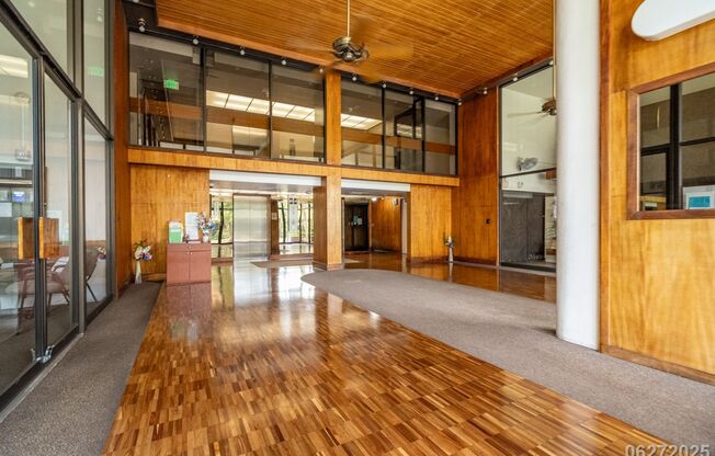 $3,100 / 2br - 823ft2 - Stunning Renovated 2BR/2BA/1PKG Condo with Mauka Views in Kings Gate (Honolulu) 2724 Kahoaloha Ln #801, Honolulu, HI 96826