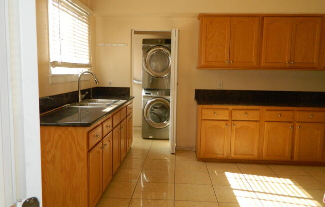 4303 1/2 8 AVE