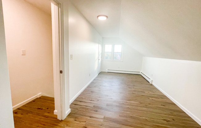 2 beds, 1 bath, $2,100, Unit 15