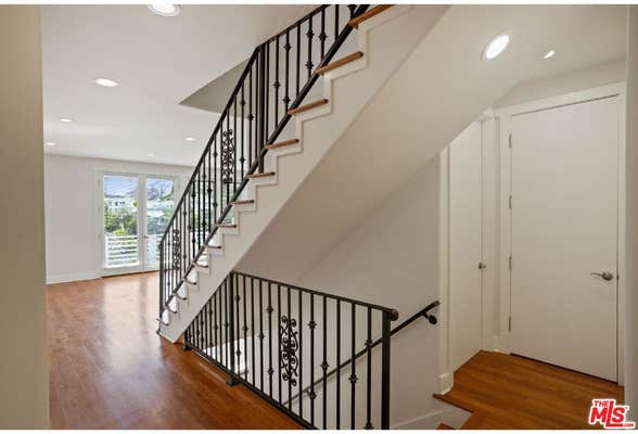 1132 W Edgeware Rd