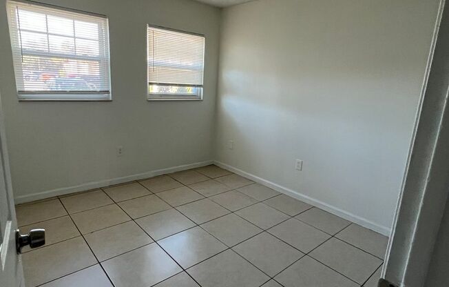 3 beds, 2 baths, $1,800, Unit Apt B