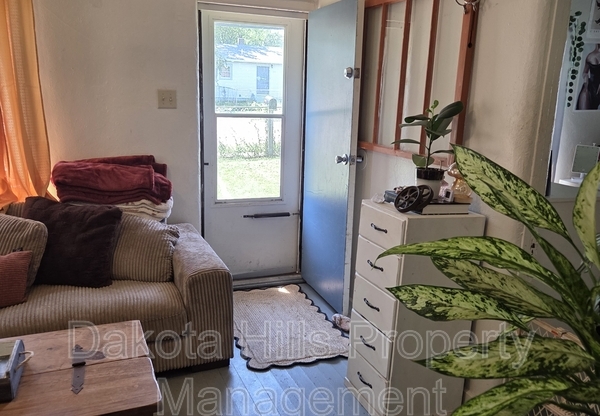 136 SAINT ANNE ST