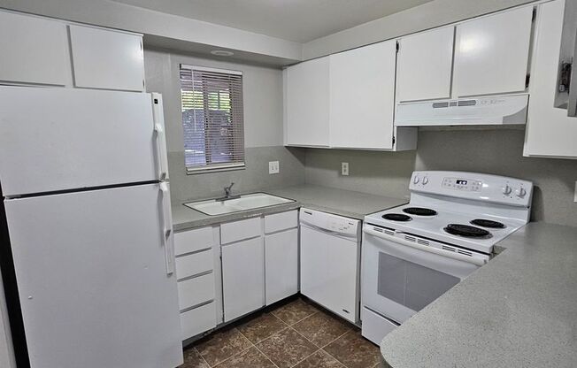 2 beds, 1 bath, 864 sqft, $1,195, Unit Unit 33