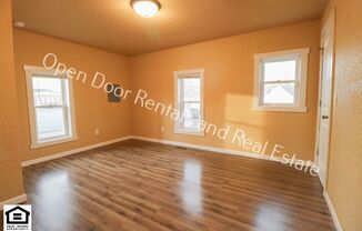 2 beds, 1 bath, 980 sqft, $900, Unit 110 1/2 S Walsh st