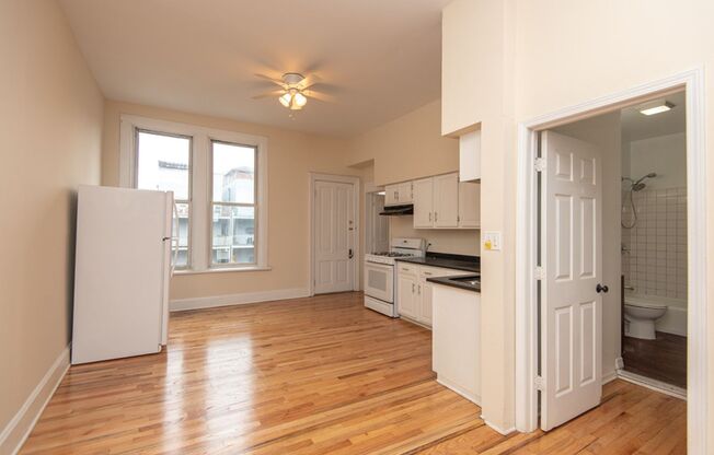 3 beds, 1 bath, $2,200, Unit 3