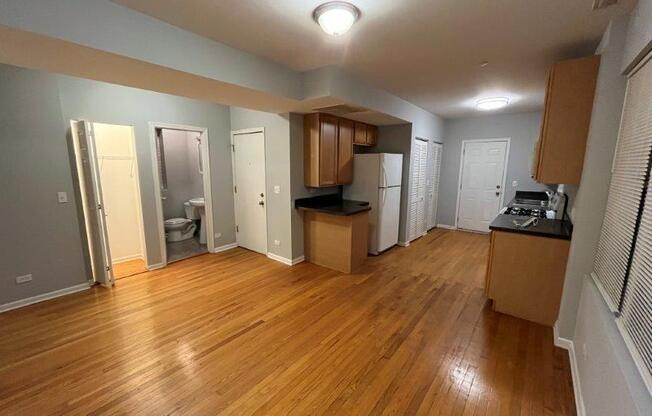 2314 W ROSEMONT