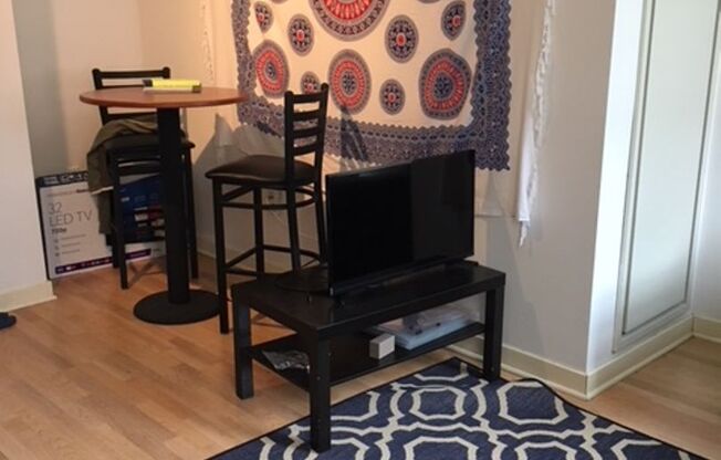 1 bed, 1 bath, $1,399, Unit 519