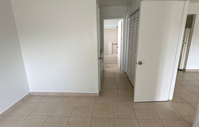 1 bed, 1 bath, 630 sqft, $1,330, Unit 52