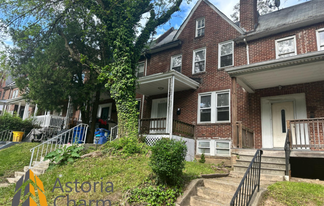 4 bedroom 1 bath or 3 bedroom + den AVAILABLE NOW!