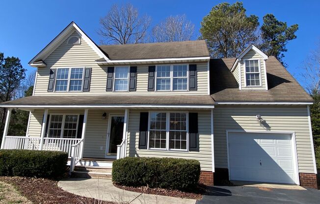 Great location In Mechanicsville! Three bedrooms plus bonus room/fourth bedroom, 2.5 baths and garage! Available in April