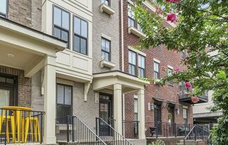 Awesome 2BE/2.5BA townhome conveniently located near West End Avenue and Vanderbilt University!