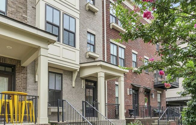 Awesome 2BE/2.5BA townhome conveniently located near West End Avenue and Vanderbilt University!