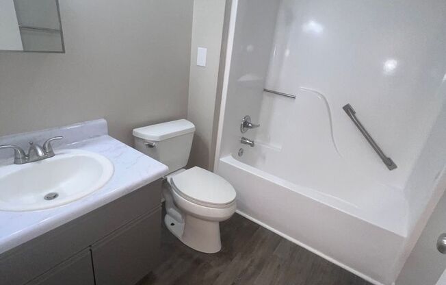 1 bed, 1 bath, 815 sqft, $950, Unit 1030