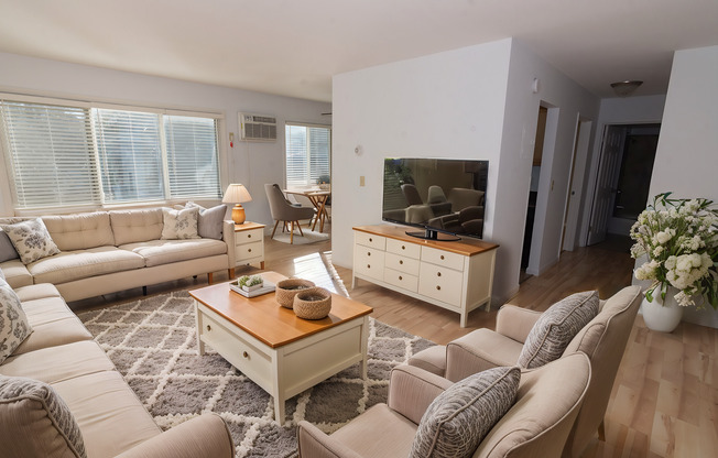 1 bed, 1 bath, $1,150, Unit 204