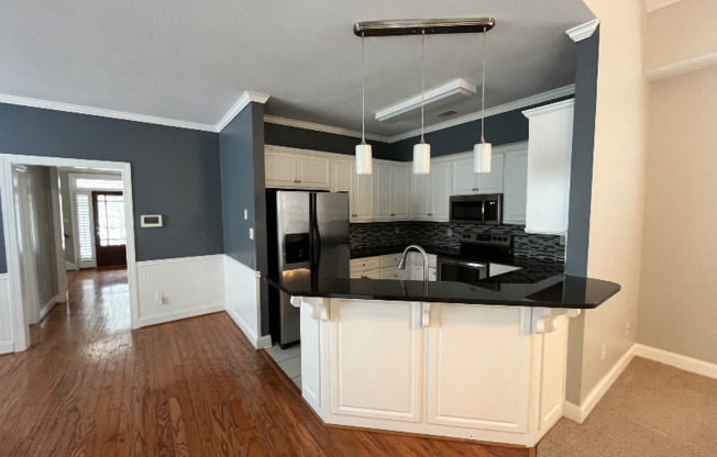 921 MITCHELL LN