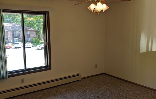 2 beds, 1 bath, 970 sqft, $1,099, Unit FB 3015