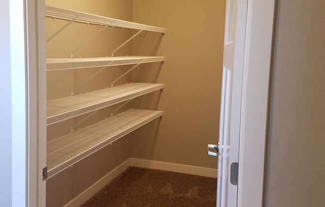 3 beds, 2.5 baths, $2,350, Unit 304