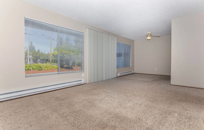 Charming Tacoma Apartment with Balcony, Dog Park & Free Parking – Pet-Friendly Comfort!