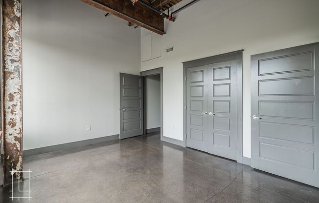 2 beds, 2 baths, $2,200, Unit 727 N. 4th St. Apt. 210