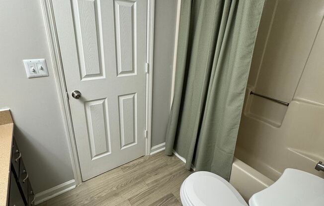 2 beds, 1.5 baths, 890 sqft, $1,240, Unit 2