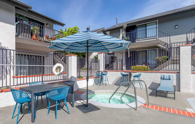 Independence Plaza Apartments in Canoga Park