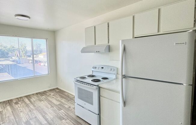 2 beds, 1 bath, 810 sqft, $1,299, Unit 74