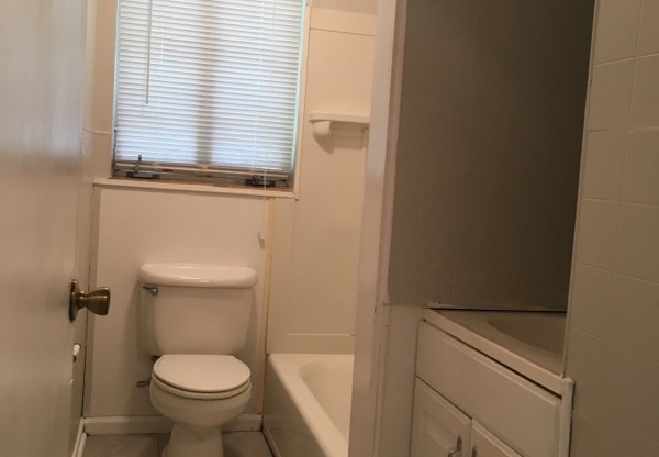 2 beds, 1 bath, $1,300, Unit VOLUSIA