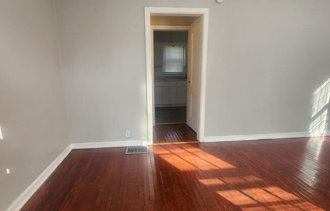 2 beds, 1 bath, $899