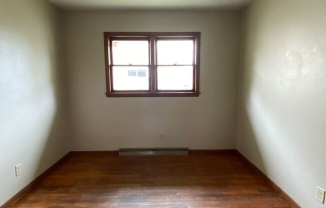 3 beds, 1 bath, $1,195