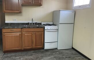 Studio, 1 bath, 400 sqft, $850, Unit 13