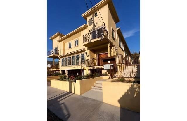 10214 FERNGLEN AVE