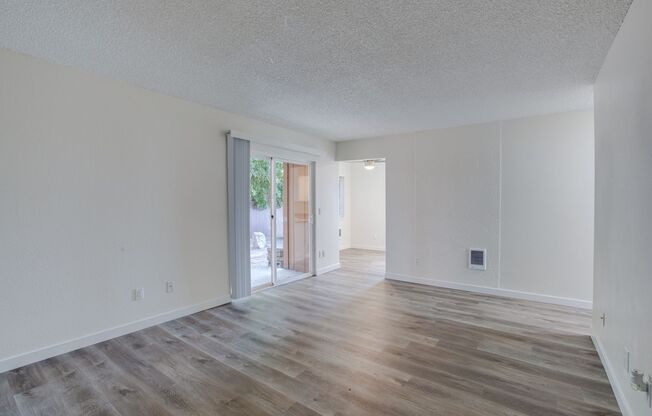 3 beds, 1 bath, 872 sqft, $1,850, Unit 2-25