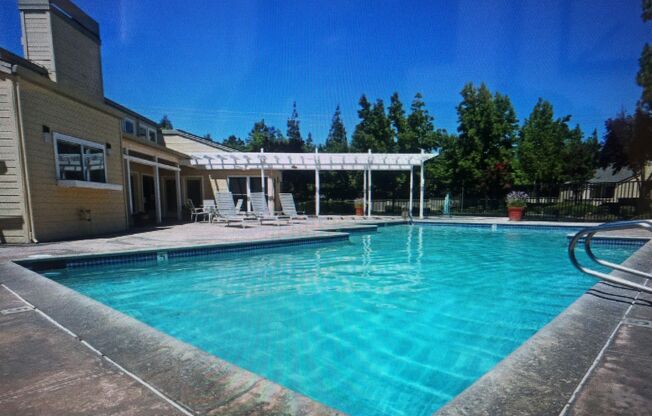 2 beds, 1 bath, 870 sqft, $1,626, Unit E109