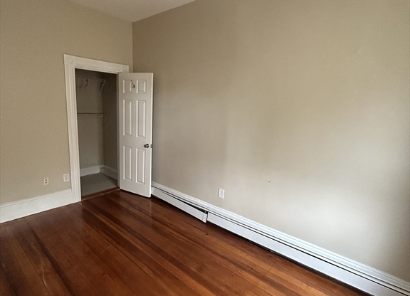 2 beds, 1 bath, 900 sqft, $2,700, Unit 2