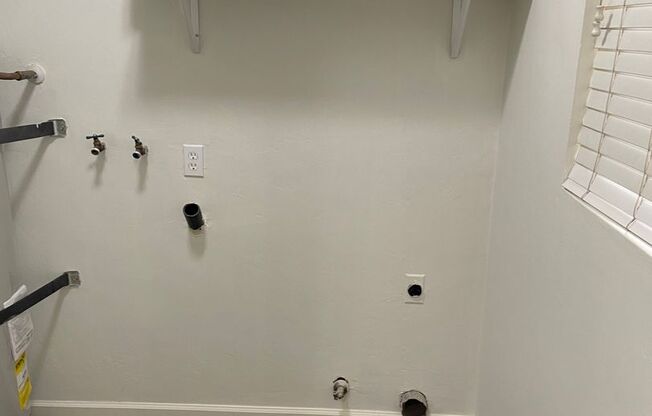 2 beds, 1 bath, 900 sqft, $1,400, Unit Unit D