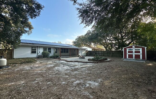 Charming 3-Bedroom Home in FWB!