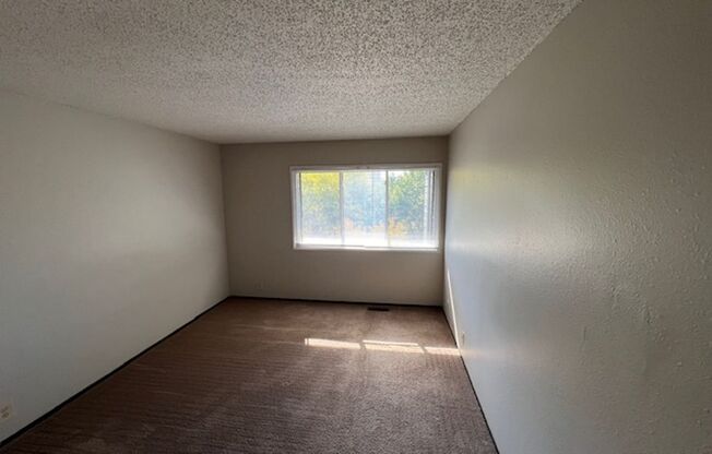 2 beds, 1 bath, $1,045, Unit 2623IZE