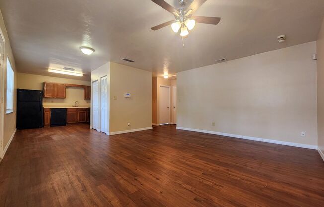 2 beds, 1 bath, 898 sqft, $1,100, Unit 230B NE 40 LN